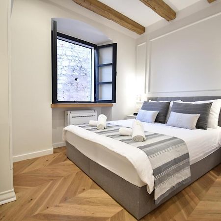 Palace M Šibenik Kültér fotó